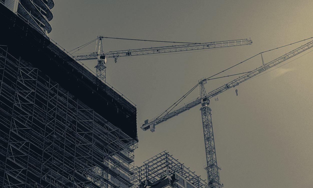 Tower cranes over a commercial building under construction